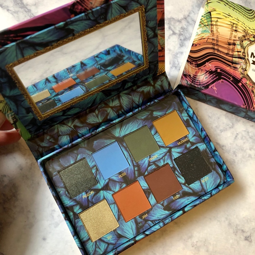 Exotic eye shadow palette